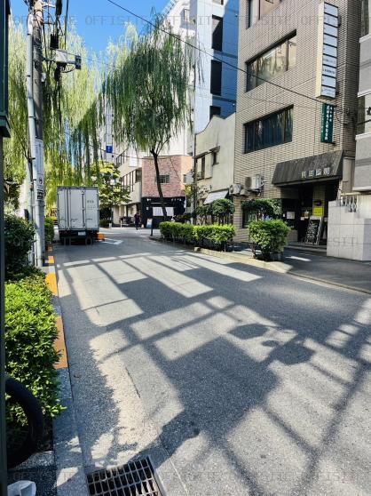 新宿第７葉山ビルの前面道路
