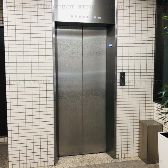 川原ビルのエレベーター