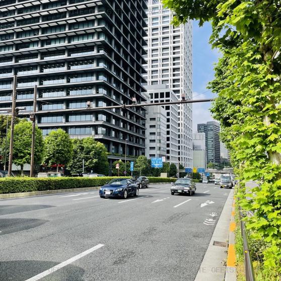 赤坂ＫＯＳＥＮビルのビル前面道路