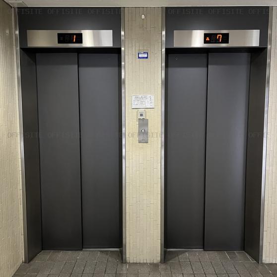横浜東口ビルのエレベーター