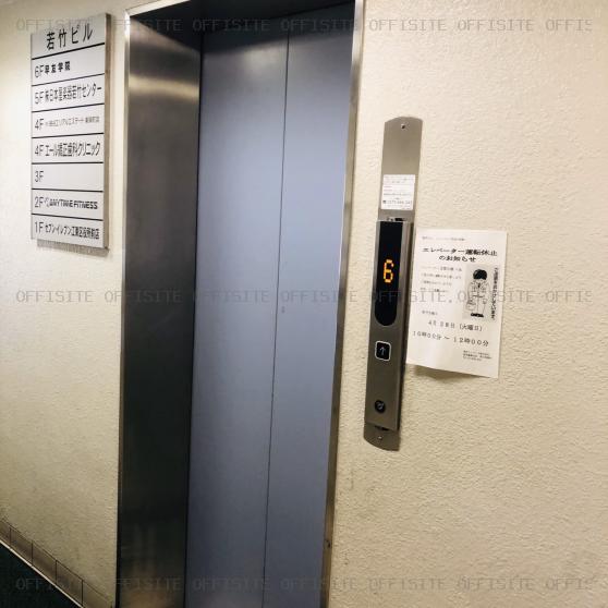 若竹ビルのエレベーター