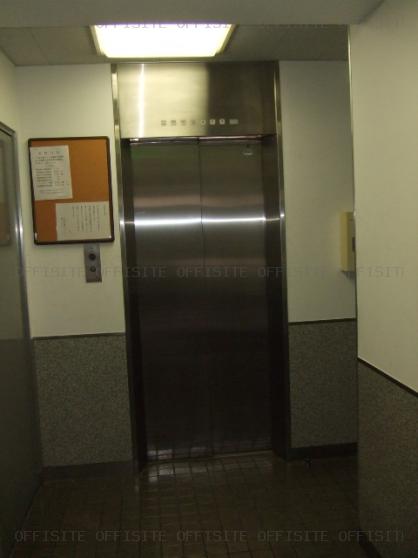 早尾ビルのエレベーター