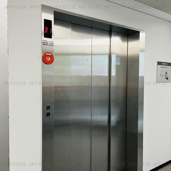 サンシャインシティアネックスの貨物用エレベーター