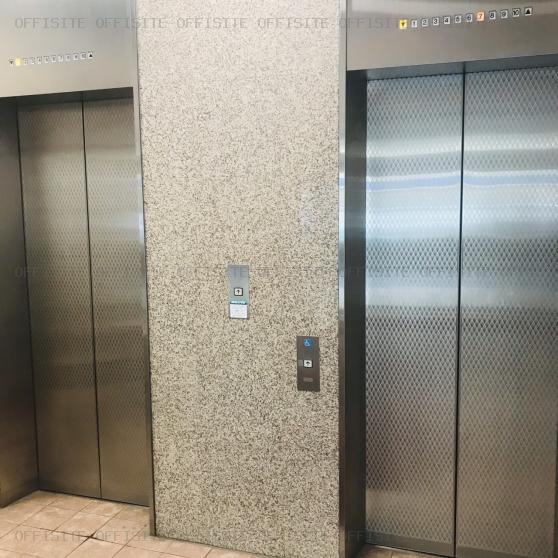共同ビル日銀前のエレベーター