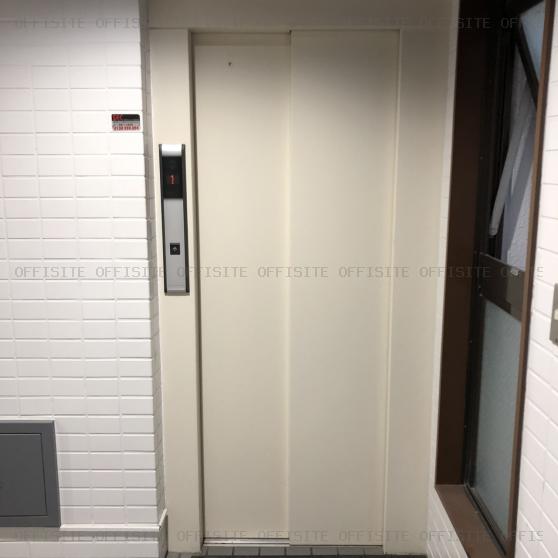窪田ビルのエレベーター