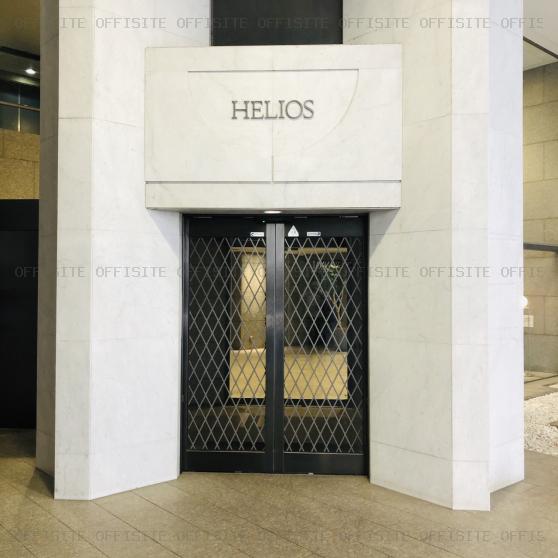 ヘリオス関内ビルのエントランス