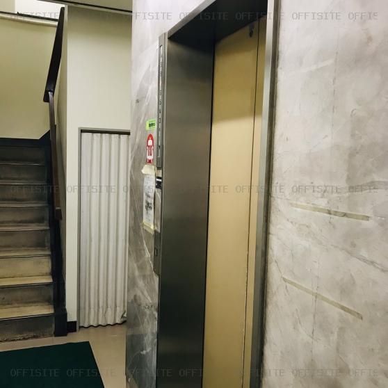 岩尾ビルのエレベーター