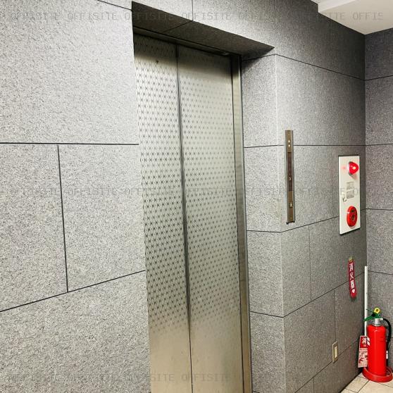小松和東上野ビルのエレベーター