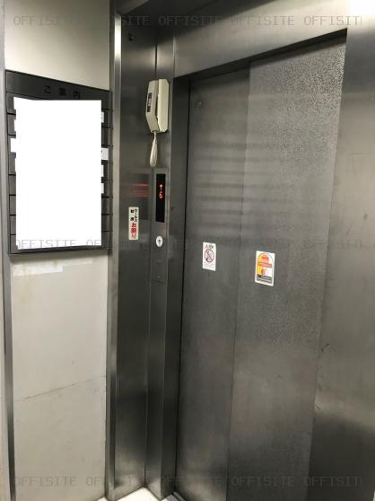 パックマートビルのエレベーター