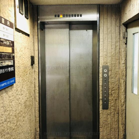 よしむらビルのエレベーター