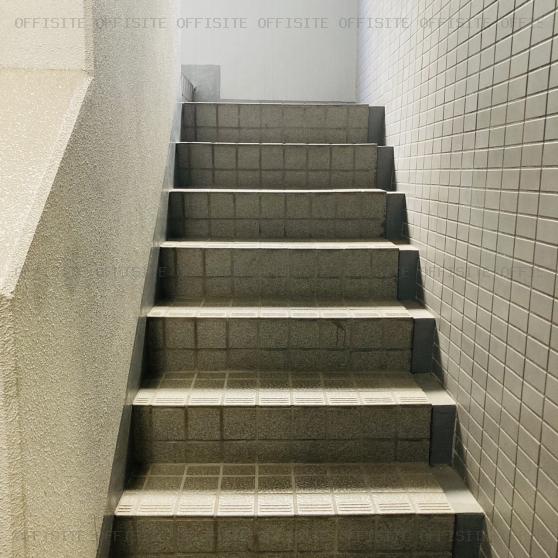 品田ビルの階段