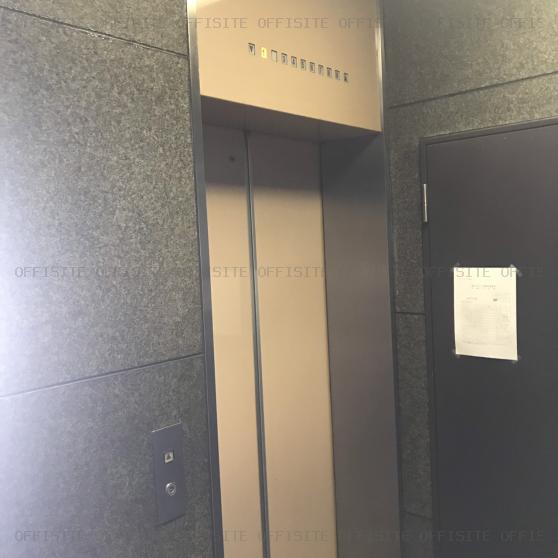 銀座大作ビルのエレベーター