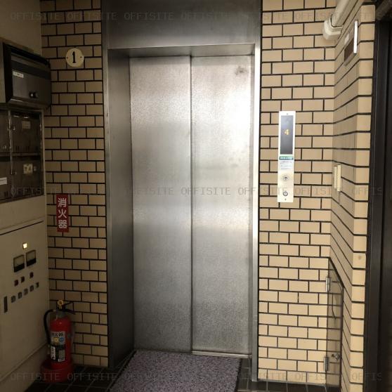 ニュー京橋ビルのエレベーター