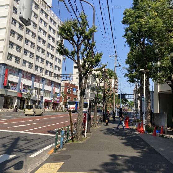 Ｄａｉｗａ荻窪タワーのビル前面道路