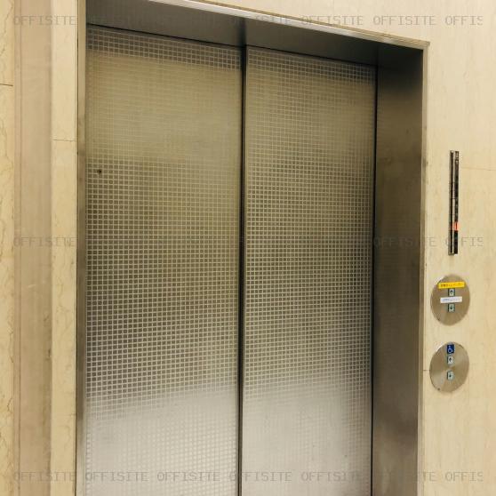 兜町第１平和ビルの荷物用エレベーター