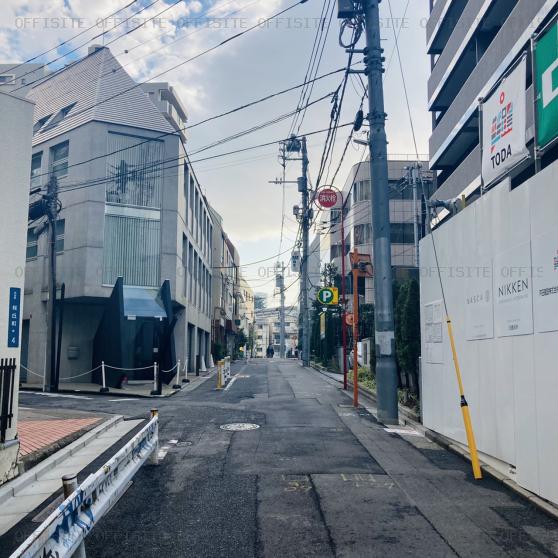 渋谷桜丘ビルのビル前面道路