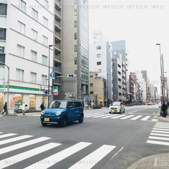 ザイマックス東上野ビルのビル前面道路