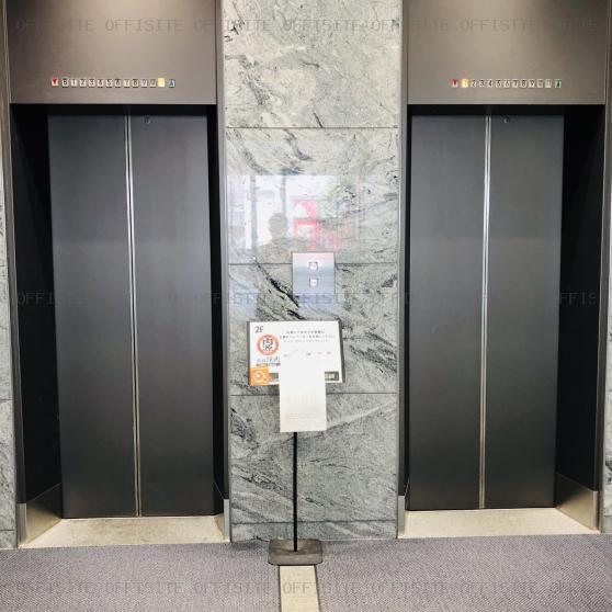 ユニ六本木ビルのエレベーター