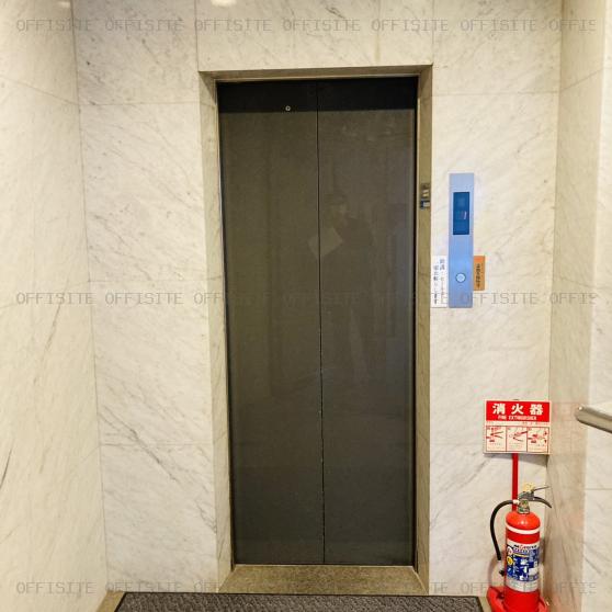 成和大門ビルのエレベーター