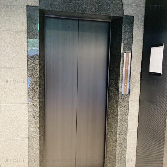 青山エイティーンビルのエレベーター