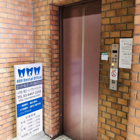 川志満ビルのエレベーター