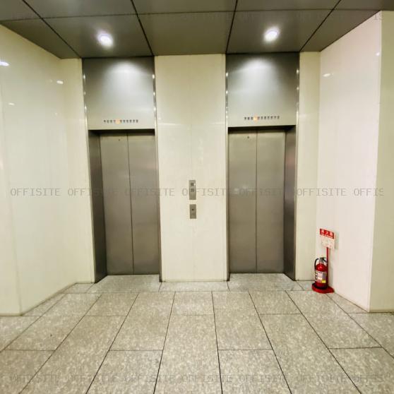 冨山房ビルのエレベーター