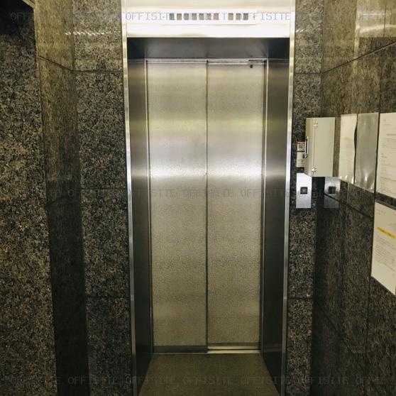 溜池山王葵ビルのエレベーター