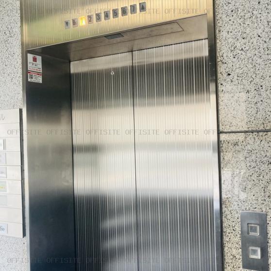 寿々屋（すずや）ビルのエレベーター