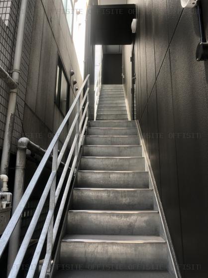 プラティーノ新宿御苑の階段