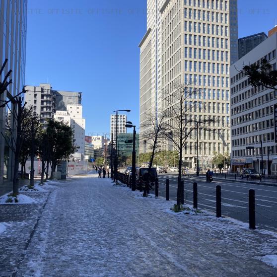赤坂スターゲートプラザのビル前面道路