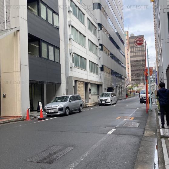日本ビルディング２号館のビル前面道路