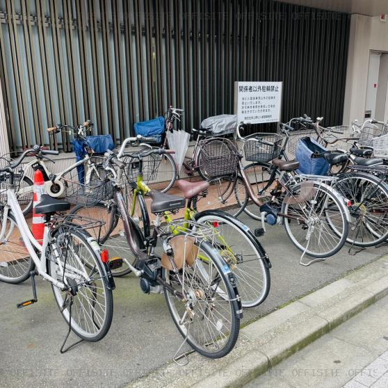 朝日生命上野ビルの駐輪スペース