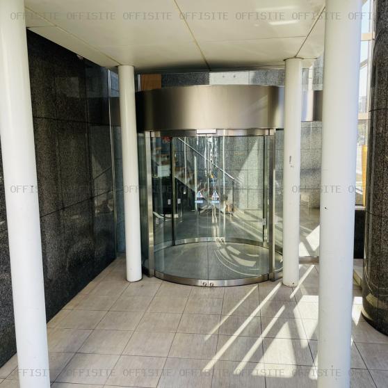 ３３５中野新橋ビルのオフィスビル出入口