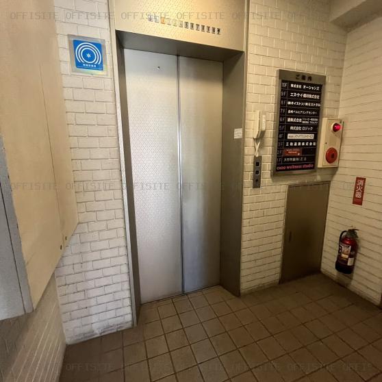中野第五ビルのエレベーター