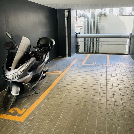 半蔵門ＫＤビルの1Fに月極バイク駐車場