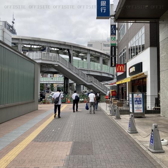 新横浜第一生命ビルの前面歩道