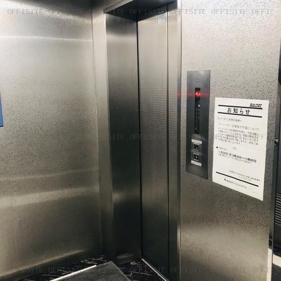 西新宿ユニオンビルのエレベーター