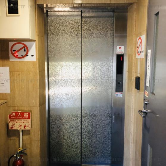 マイルドビルのエレベーター