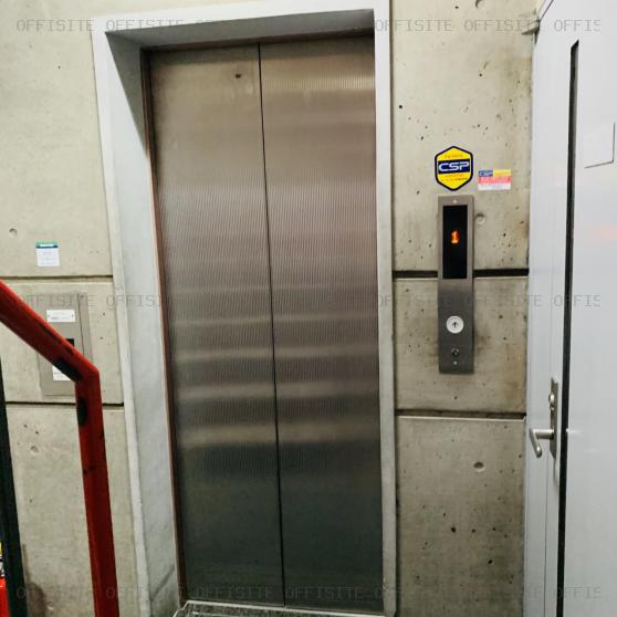 イズミナビルのエレベーター