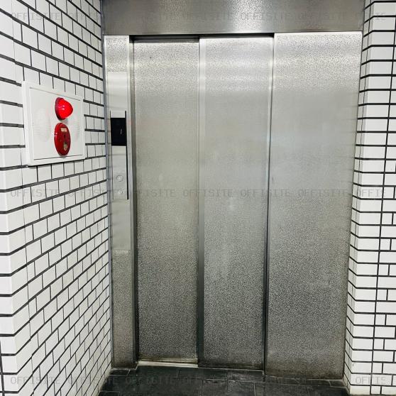 麹町１丁目３番地ビルのエレベーター