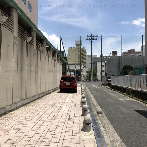 三共横浜ビルのビル前面道路