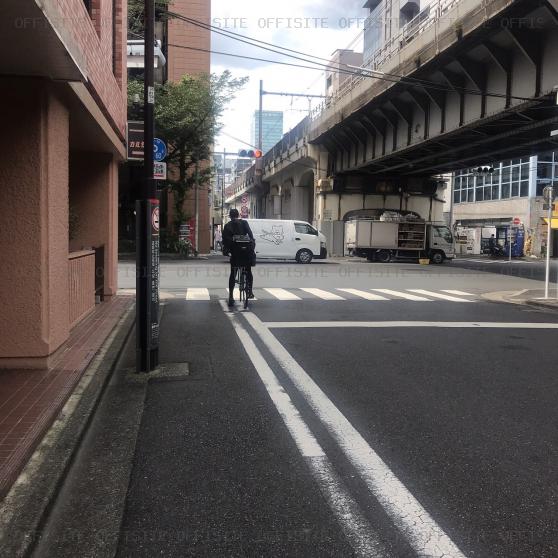 東神田サマリヤマンションのビル前面道路