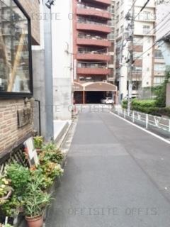 グラフィオ渋谷のビル前面道路