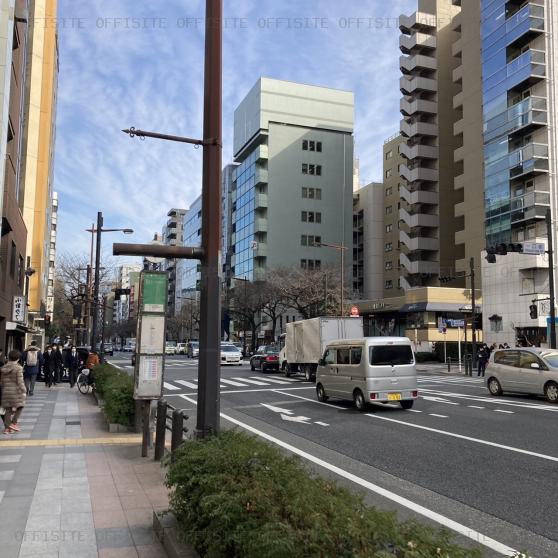日本ビルディング九段別館のビル前面道路