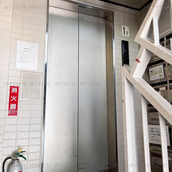 三福ビルのエレベーター