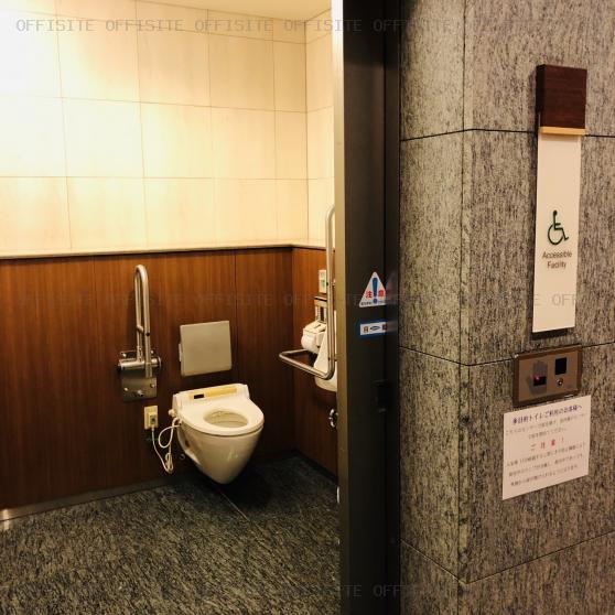 六本木ティーキューブのオフィスエントランスフロアに男女別トイレ