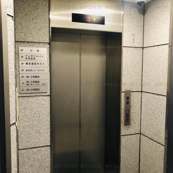 銀座小寺ビルのエレベーター