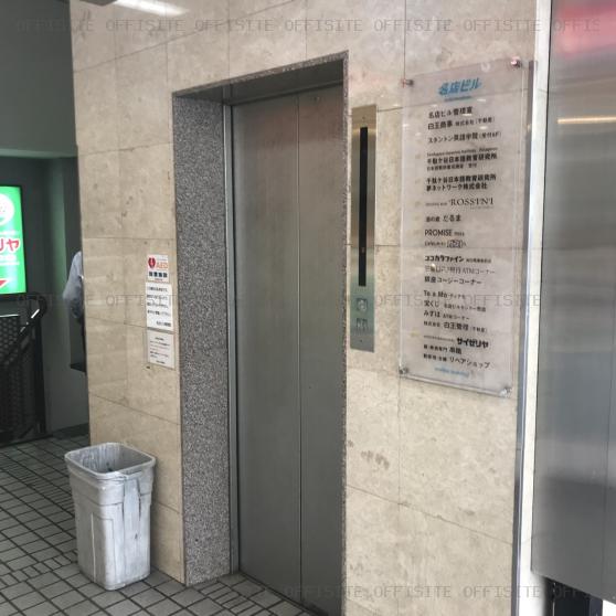高田馬場地下鉄名店ビルのエレベーター