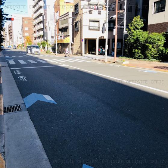 東京凱捷（ガイショウ）ビルの前面道路
