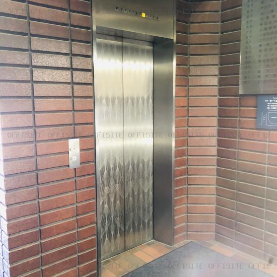 山甚ビルのエレベーター